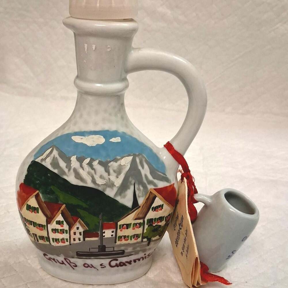 Vintage Handmalerei Schroffen-Enzian Garmisch German Schnapps Bottle and Cup